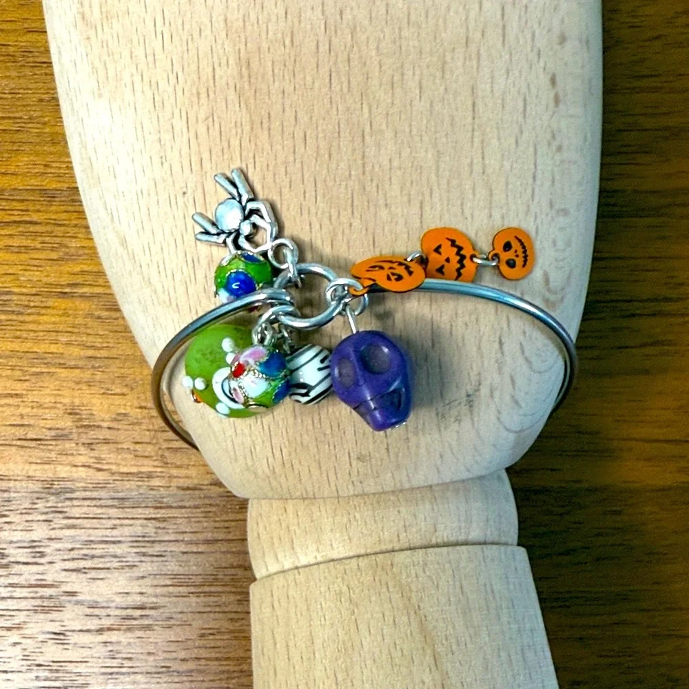 SALE! Cloisonné Halloween Charm Bracelet #13 - Picture 4 of 4